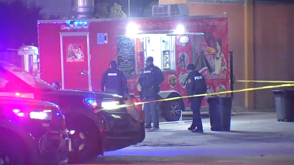 2 masked suspects seen on surveillance video after taco truck operator killed in north Houston: HPD