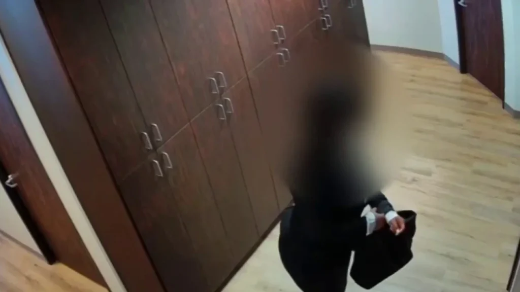 Suspect posing as patient accused of stealing employee Christmas bonuses from Houston doctor’s office