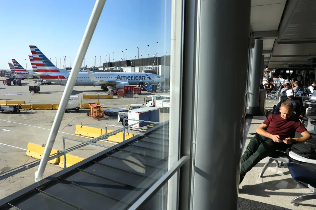 American Airlines to take over 2 gates at O’Hare from Spirit Airlines, which is working through bankruptcy