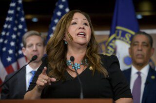 Protesters clash with federal agents at Arizona taco shop