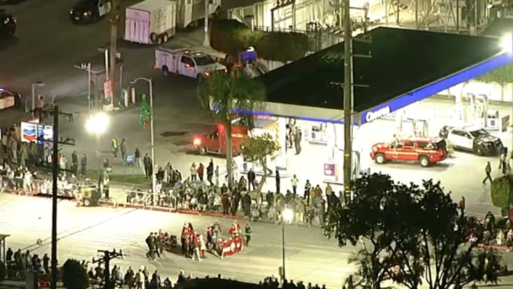 At least 1 person hurt in stabbing near Lynwood Christmas parade