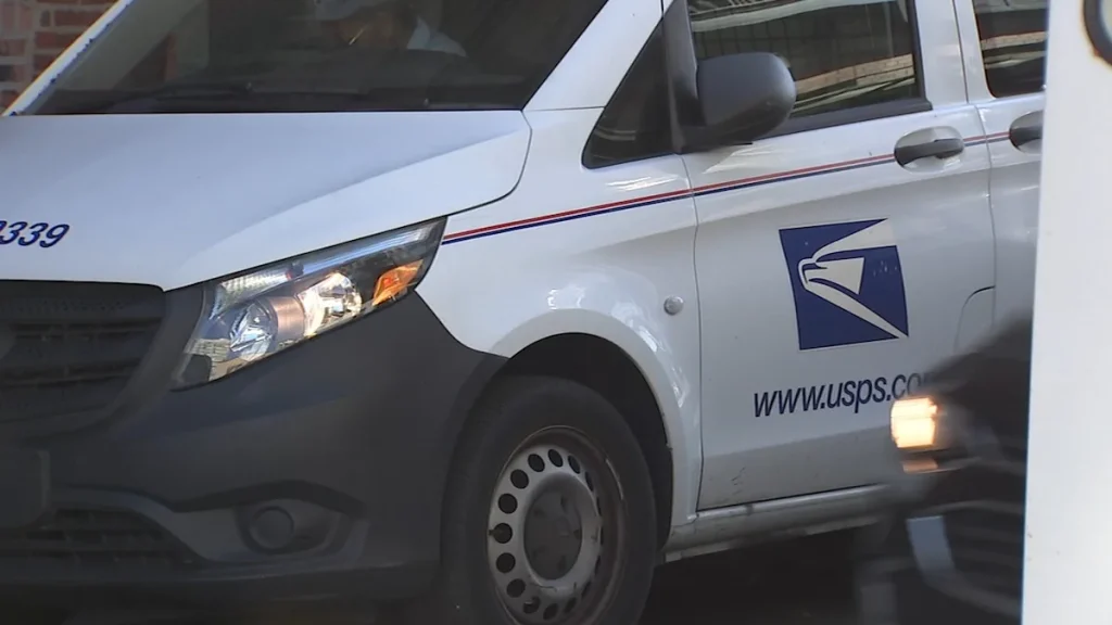 Postal trucks once again causing safety issues in Lincoln Park, according to alderman