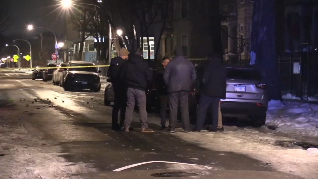 Man found fatally shot on Garfield Park sidewalk, police say