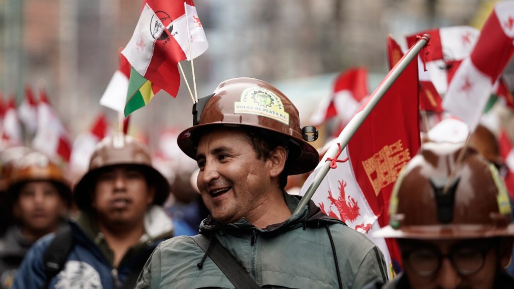 Key Bolivian union stages protests against scrapping fuel subsidies