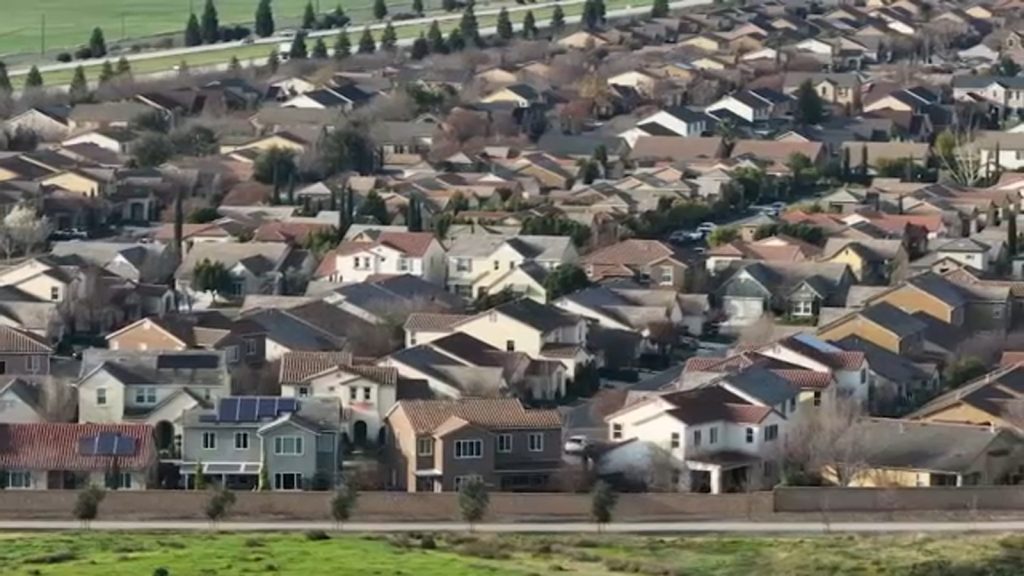 Housing Watch: Looking at mortgage interest rates going into 2026