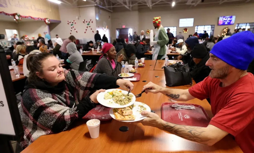 ‘Every plate is about dignity’: Southern Nevada charity hosts 800 for Christmas meal — PHOTOS
