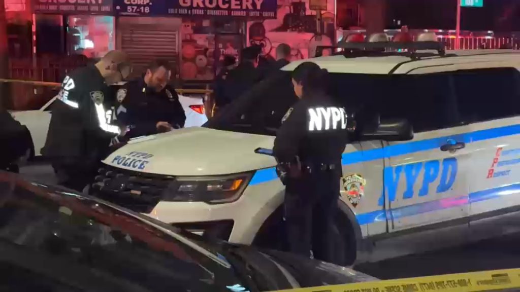 Shooting in front of bodega in Corona, Queens leaves 2 people injured, including 1 critical: NYPD