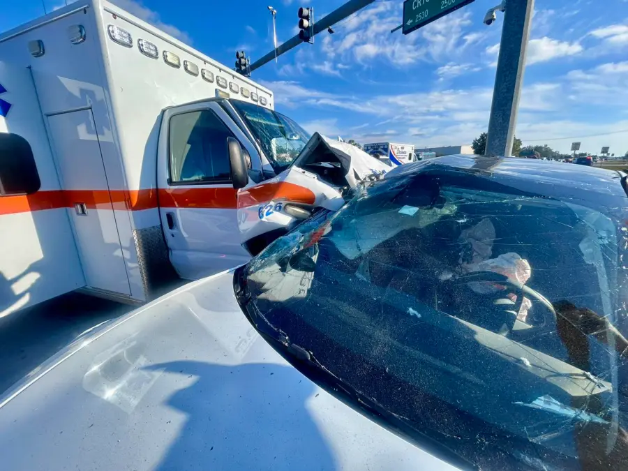 4 injured in crash between ambulance, Tesla at Florida intersection