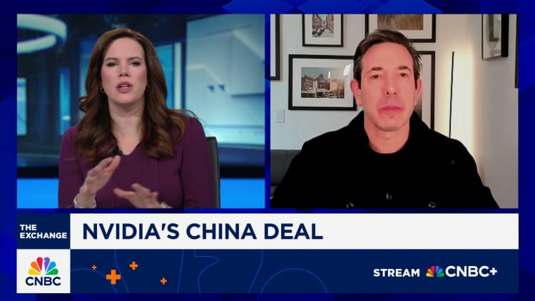 Trump signs executive order for single national AI regulation standard, limiting power of states