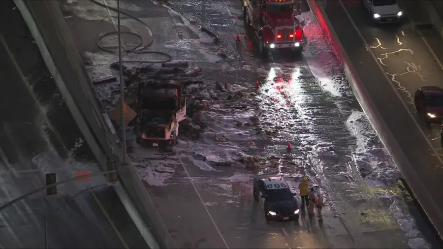 Truck fire shuts down connector between 405 and 101 in Sherman Oaks
