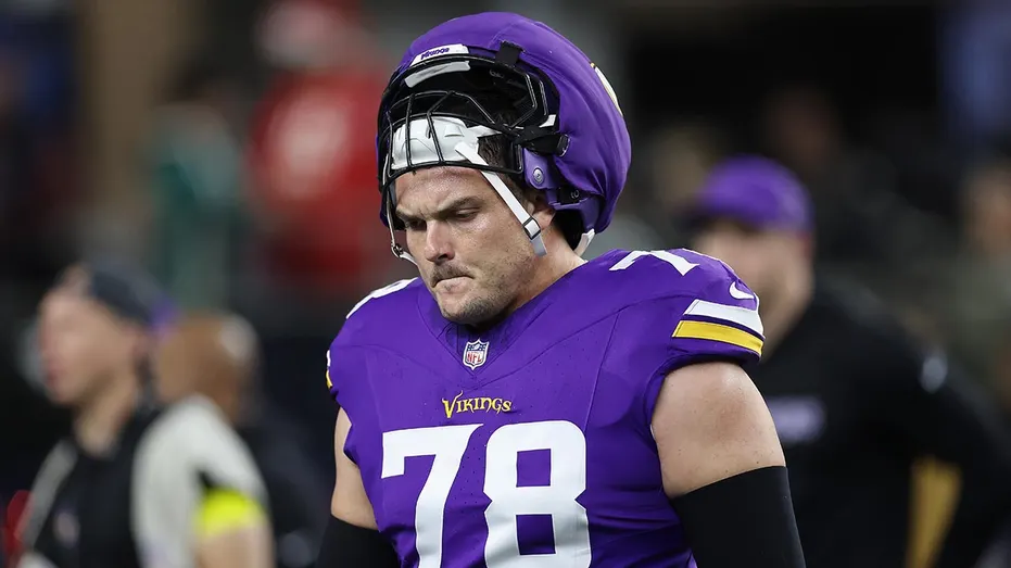 Pro Bowl center’s NFL future in jeopardy after sixth concussion of career