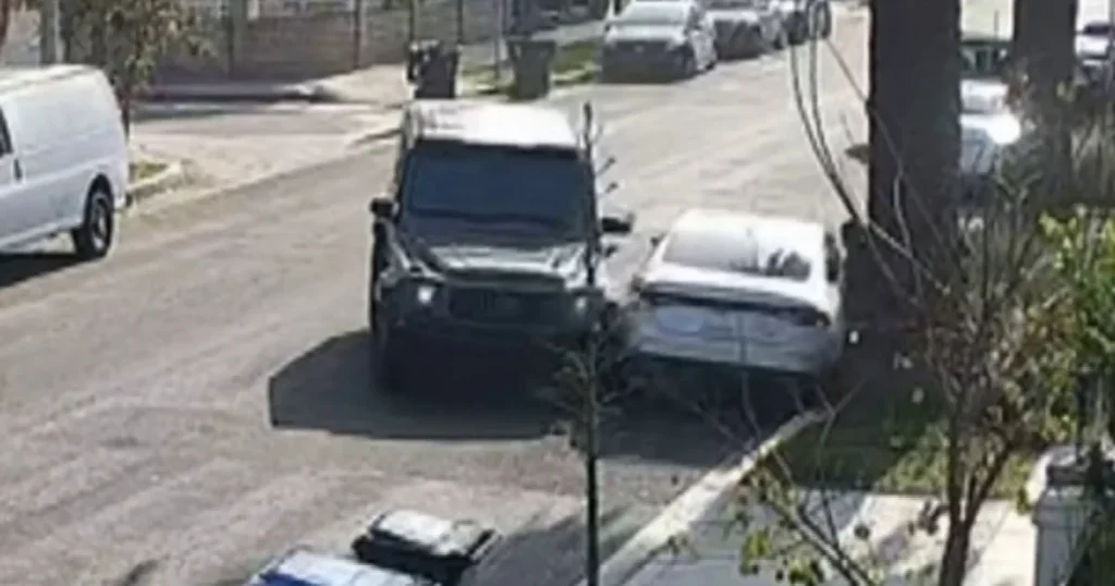 Dramatic video captures mom ramming into car of burglars targeting her home