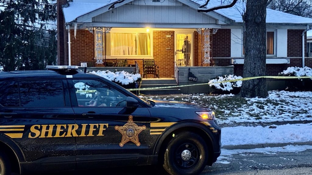 Sheriff: Man shoots his sister after domestic dispute in Silverton