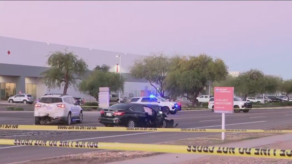1 dead following pedestrian crash in Phoenix