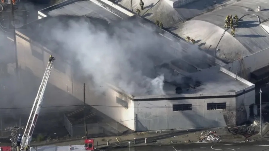 Firefighter hurt battling blaze in Los Angeles