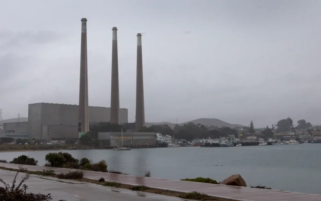 Plans for huge new oceanfront battery storage plant are withdrawn following disastrous Moss Landing fire