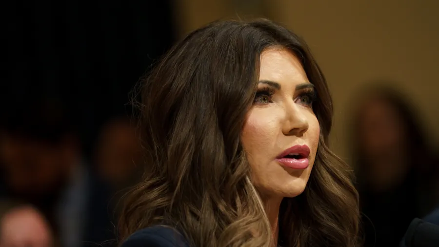 DHS triples ‘exit bonus’ for migrants who self-deport before new year