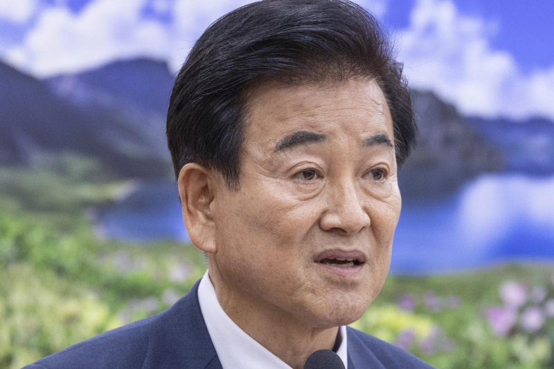 S. Korea to adopt ‘North Korean migrants’ term in government