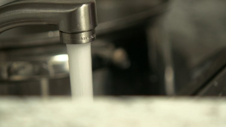 Fort Worth apartment residents without hot water nearly two weeks after fire