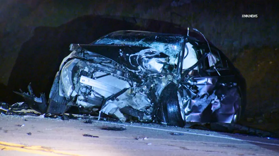 1 killed, 1 injured in head-on crash on Sierra Highway in Agua Dulce