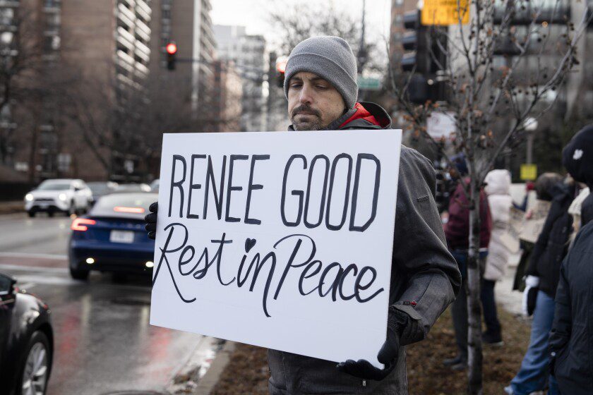 Chicagoans rally in wake of ICE shootings in Minneapolis and Portland