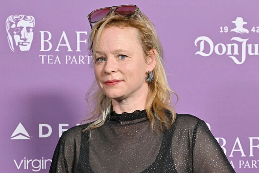 90s Movie Star Caught in Heated Confrontation with Autograph Seeker