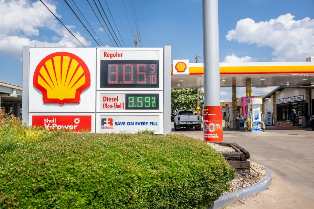 Here’s how much Midwest region gas prices slightly declined from last week