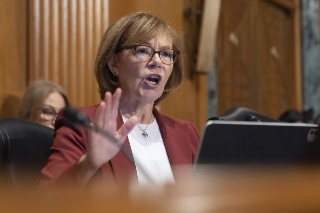 Minnesota senator accuses Trump administration of ‘cover up’ in wake of ICE’s fatal shooting