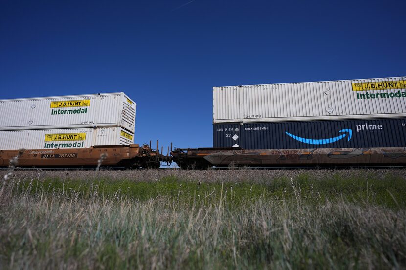 Stock Market Surges as US Growth Surprises with 4.4% Gain