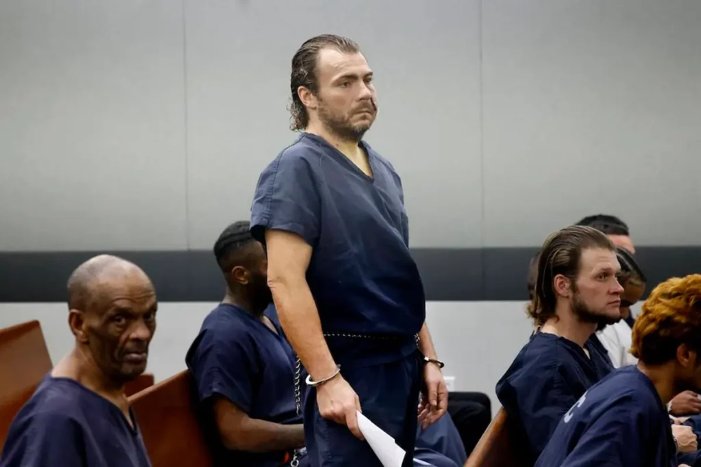 Prosecutors: Las Vegas maintenance man dies after attack by machete-wielding tenant