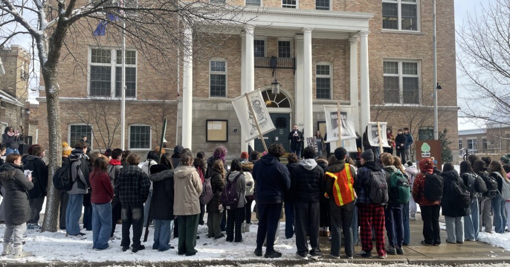 Students walk out to protest ICE policies in solidarity demonstration