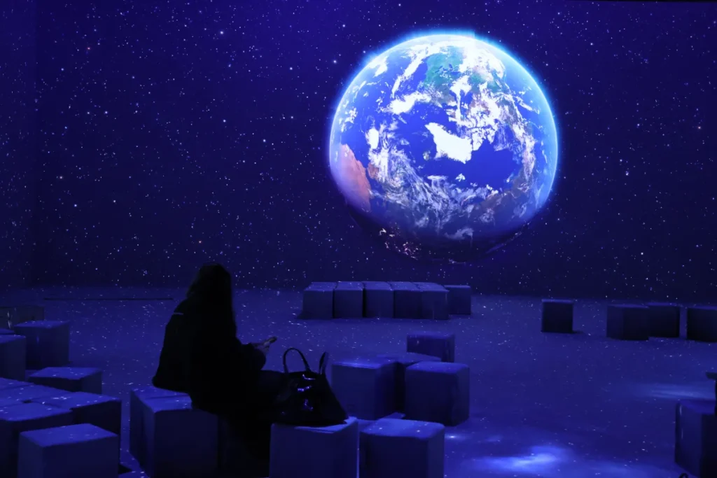 Alien Disclosure Warning: Financial Crisis Looms, Bank of England Expert Cautions