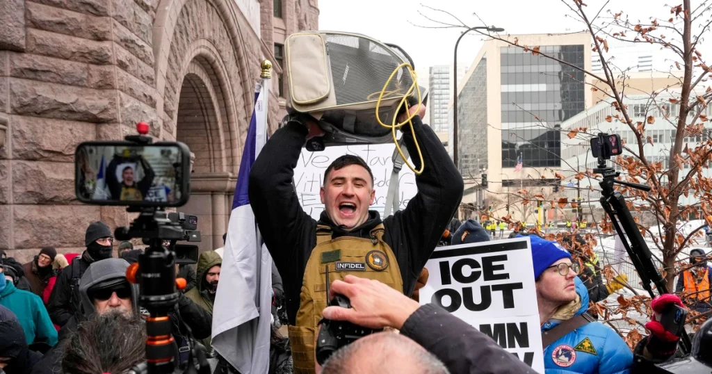 Pro-ICE rally sparks chaos outside Minneapolis City Hall amid Jan. 6 provocateur presence