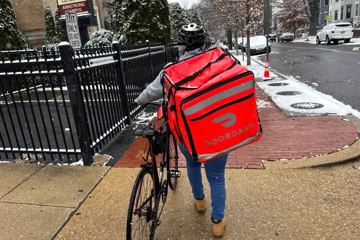 Uber Eats and DoorDash workers could see a bump from New York City's new tipping law. The companies say it'll hurt them.
-