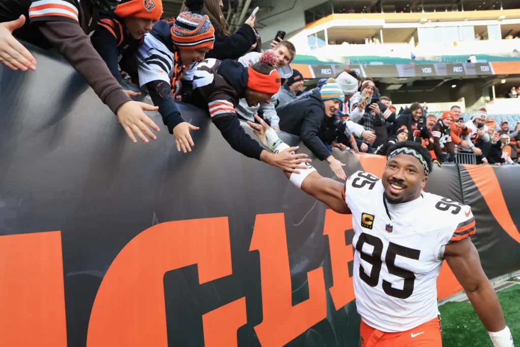 Cleveland Browns celebrate Myles Garrett's 2025 PFWA Defensive Player of the Year win