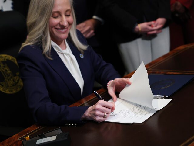Gov. Spanberger Repeals ICE Cooperation Rule on Day 1, Shakes Up Virginia Law Enforcement