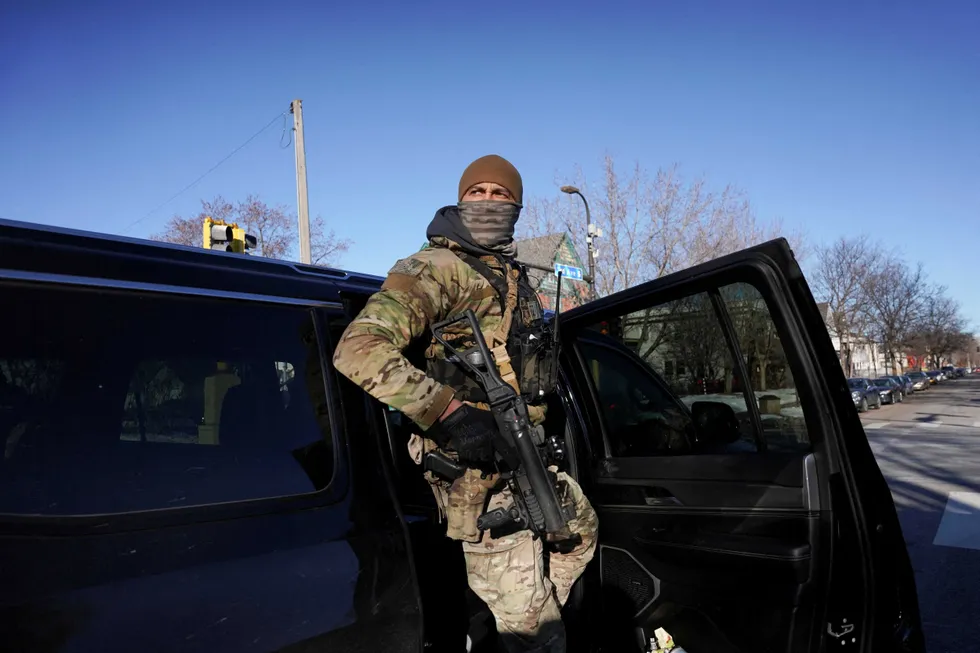 ICE conducts door-to-door searches in Minnesota, urging Americans to report on Asian neighbors