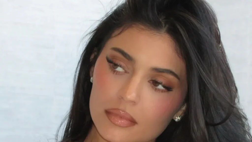 Kylie Jenner's gym snaps: pink sports bra, toned tummy reveal