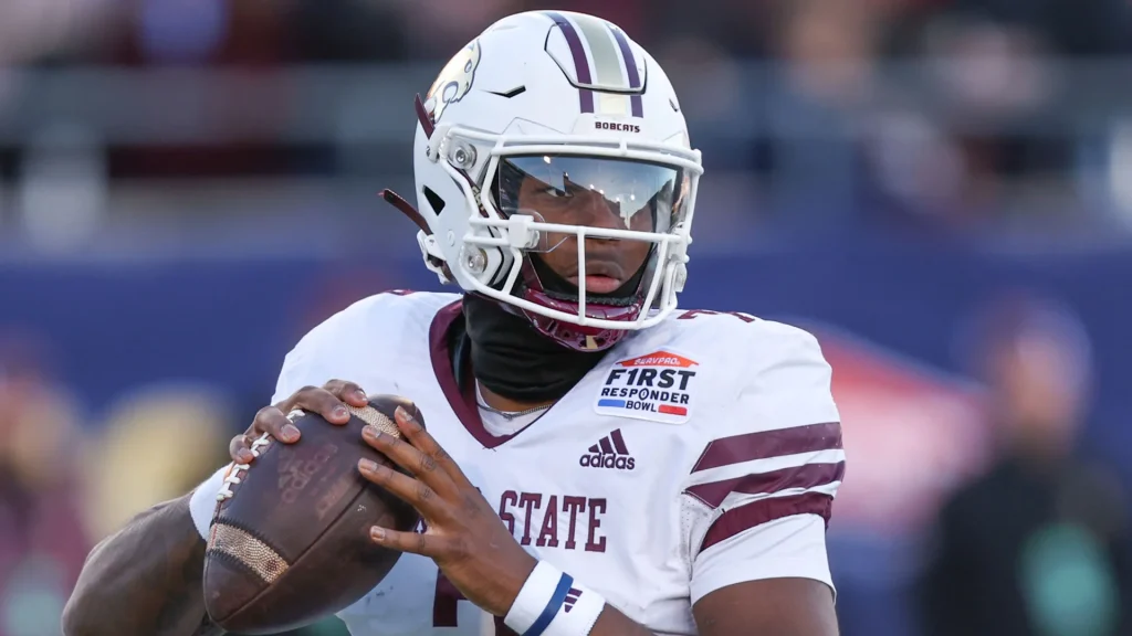 Top quarterback transfers to seventh college in whirlwind career