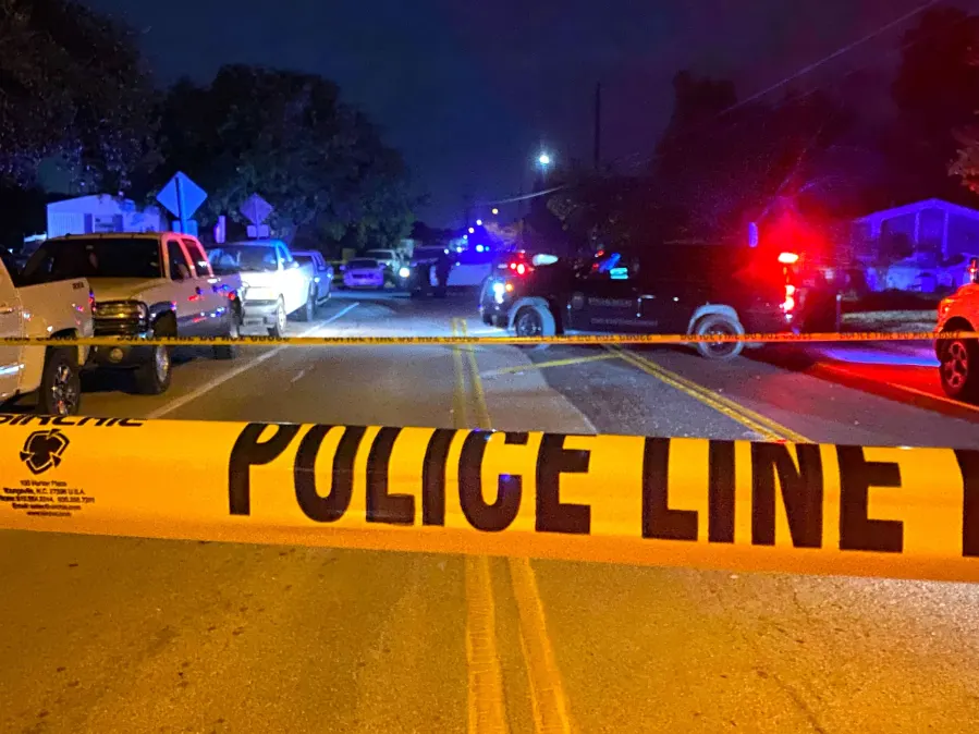 Affidavit: Warrant issued for man accused of murder after fight at Austin mobile home