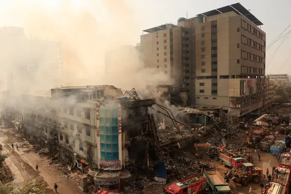 Slow Emergency Response in Karachi Mall Fire Kills 23