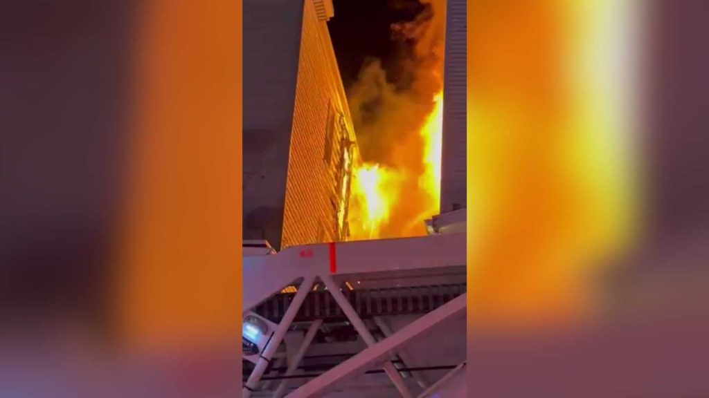 Fire engulfs historic building in downtown Charleston