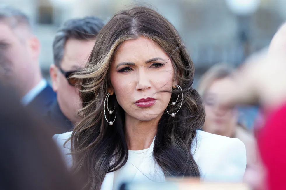 Not a good look’: Trump allies quietly alarmed by ICE shooting response