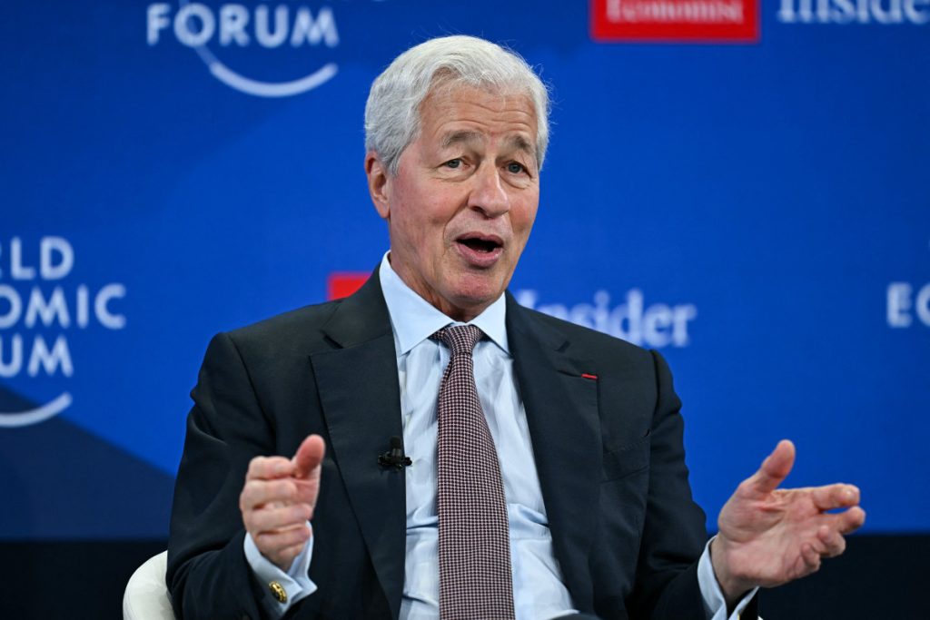 Stock Market Collapses as JP Morgan CEO Issues Stark Warning on U.S. National Debt
-