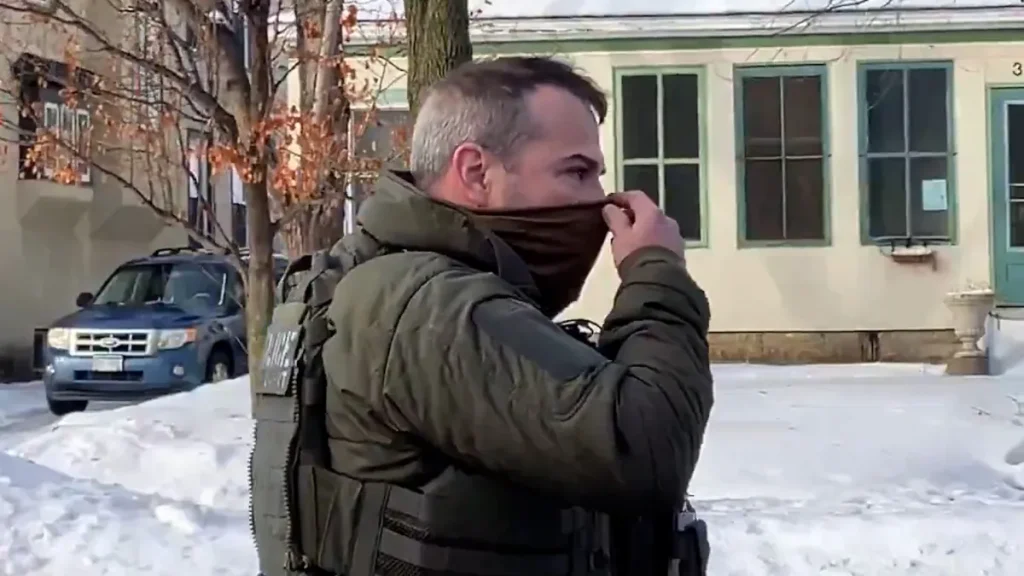 Manhunt underway for suspect accused of stabbing woman in Central Park