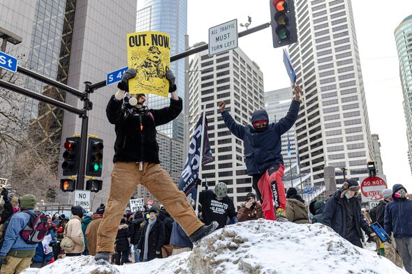 Walz deploys National Guard amid Minneapolis anti-ICE protests