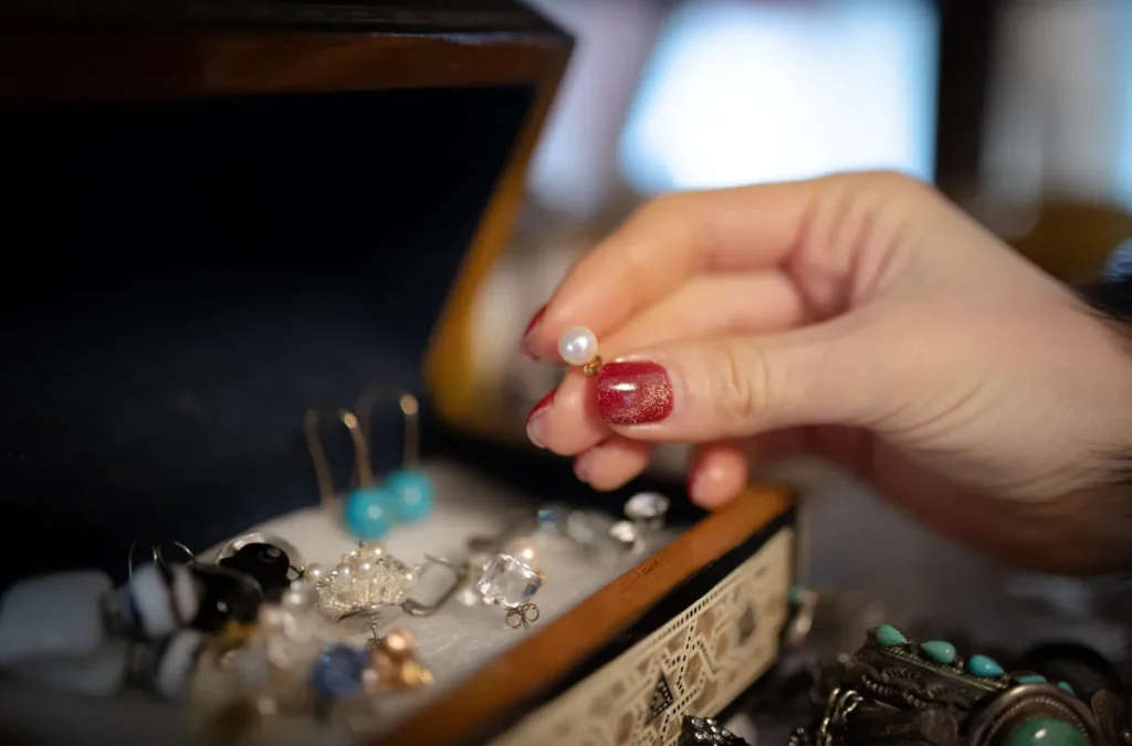 Woman Unboxes Stranger's Vintage Ring Collection—Stunning Discoveries