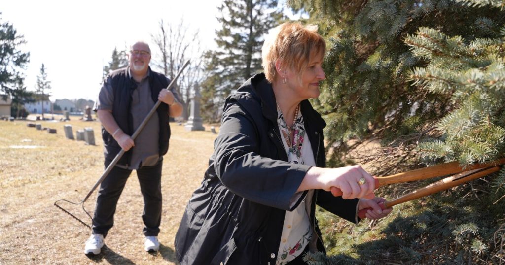 Honadel family's plea to preserve Oak Creek cemetery