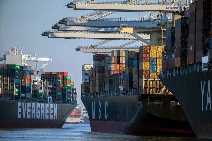 Stock Market Reacts to Supreme Court Tariff Ruling: What's Next?