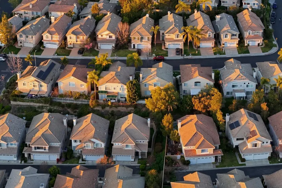 U.S. Long-Term Mortgage Rates Drop Below 6% For The First Time In Nearly Four Years
